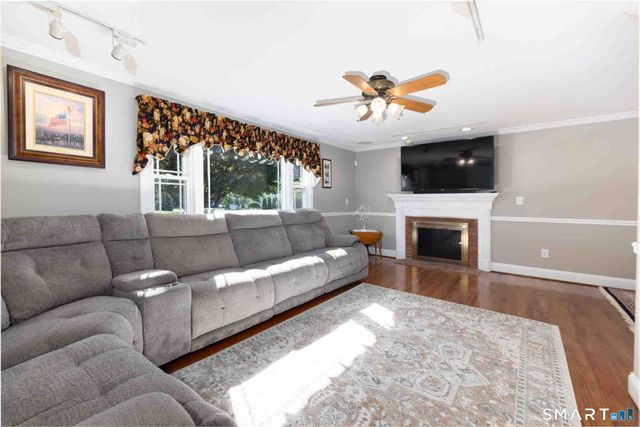 2 Woodridge Court, Southington, CT 06489