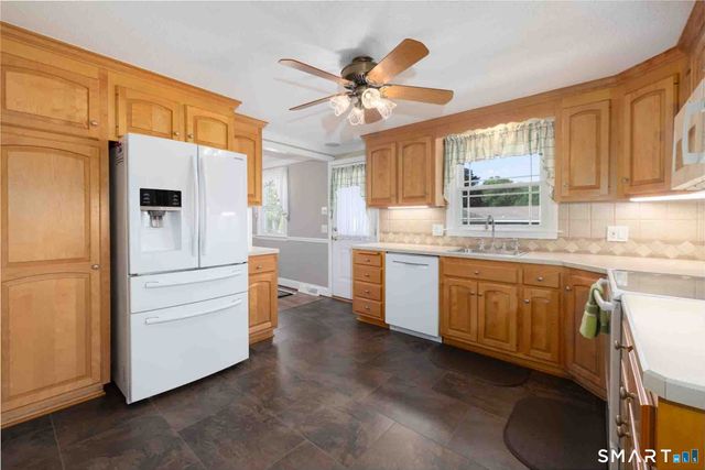 2 Woodridge Court, Southington, CT 06489