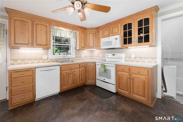 2 Woodridge Court, Southington, CT 06489