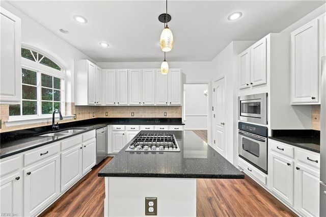 126 Hawks Nest Lane LN, Suffolk, VA 23435