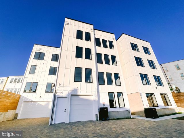 1266 Holbrook Ter NE Unit 1, Washington, DC 20002