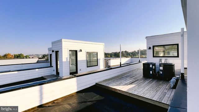 1266 Holbrook Ter NE Unit 1, Washington, DC 20002