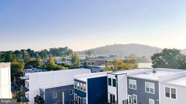 1266 Holbrook Ter NE Unit 1, Washington, DC 20002