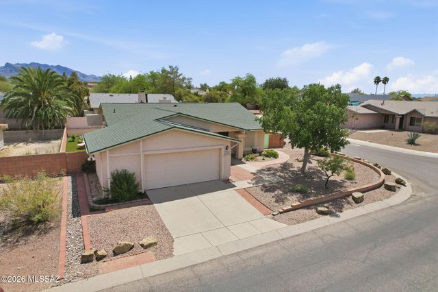 8470 N Star Grass Drive, Tucson, AZ 85742