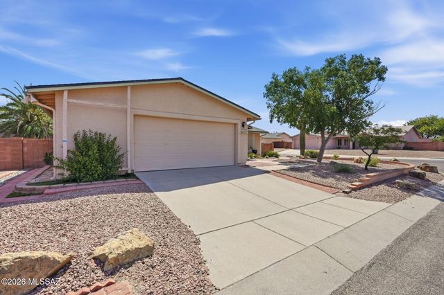 8470 N Star Grass Drive, Tucson, AZ 85742