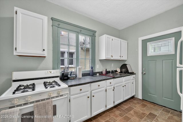 921 W Genesee Street, Lansing, MI 48915