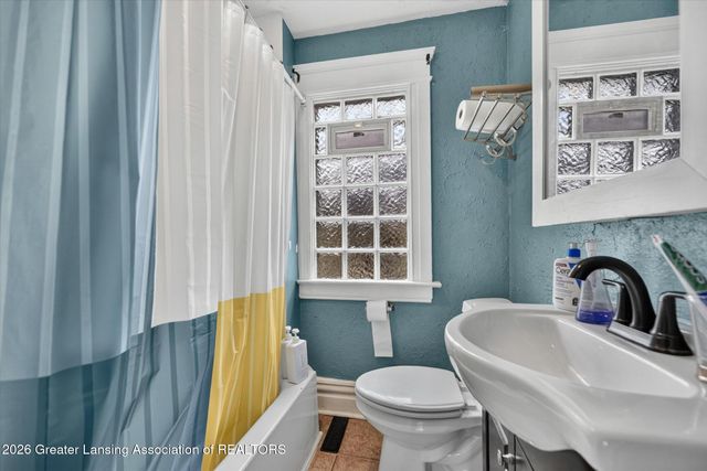 921 W Genesee Street, Lansing, MI 48915