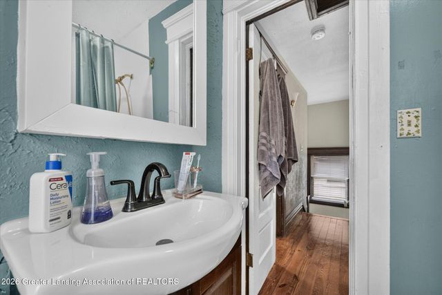 921 W Genesee Street, Lansing, MI 48915