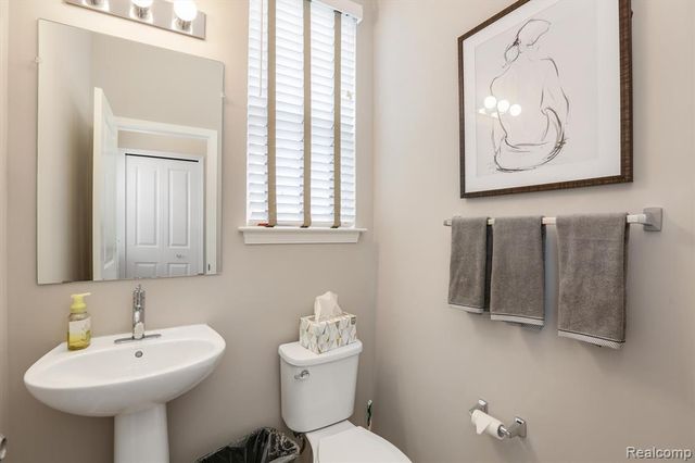 33022 Rougeside Trail Road 53, Farmington, MI 48336