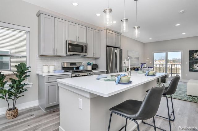 33022 Rougeside Trail Road 53, Farmington, MI 48336