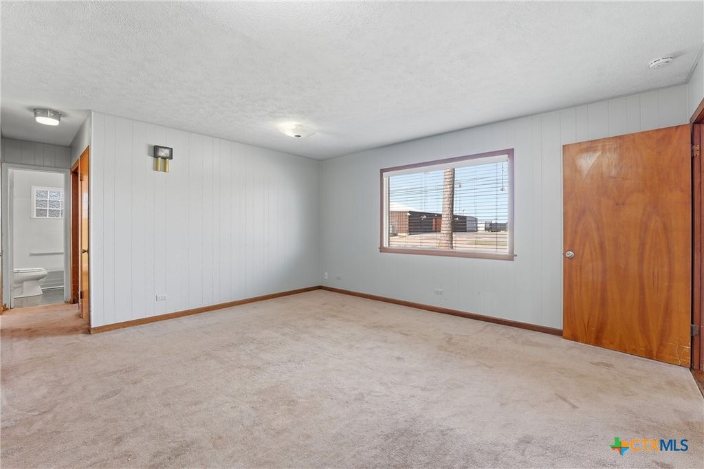 Image 18 of property listing at 1603 Seydler Street, Gonzales, TX 78629