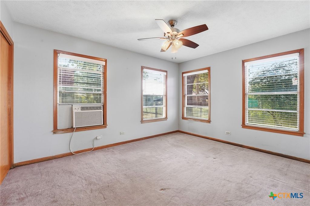Image 20 of property listing at 1603 Seydler Street, Gonzales, TX 78629