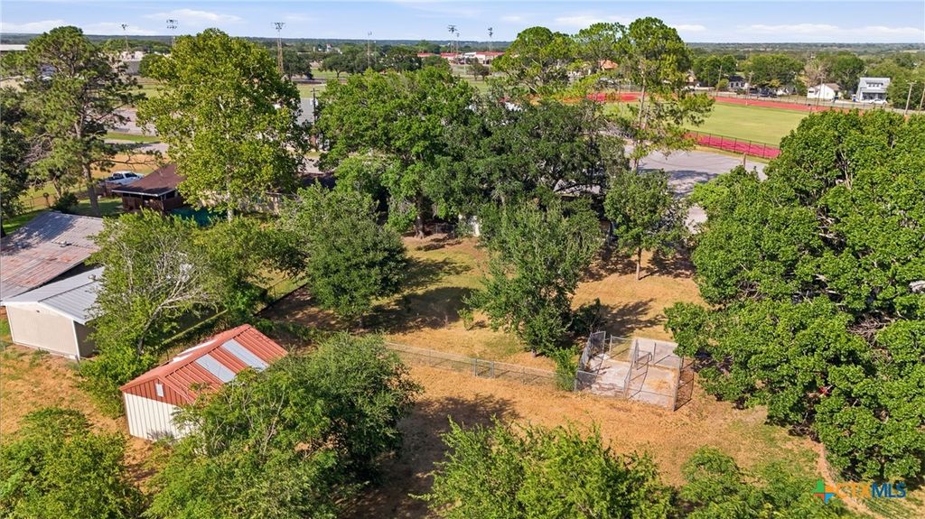 Image 34 of property listing at 1603 Seydler Street, Gonzales, TX 78629