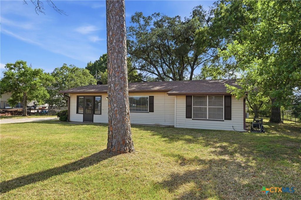 Image 36 of property listing at 1603 Seydler Street, Gonzales, TX 78629