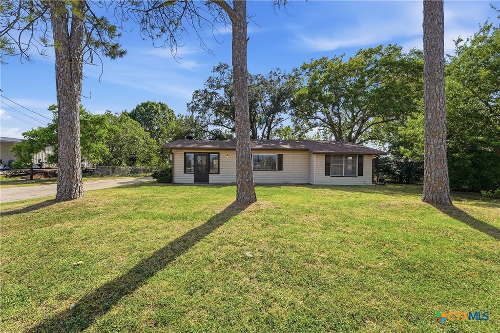 Image 37 of property listing at 1603 Seydler Street, Gonzales, TX 78629