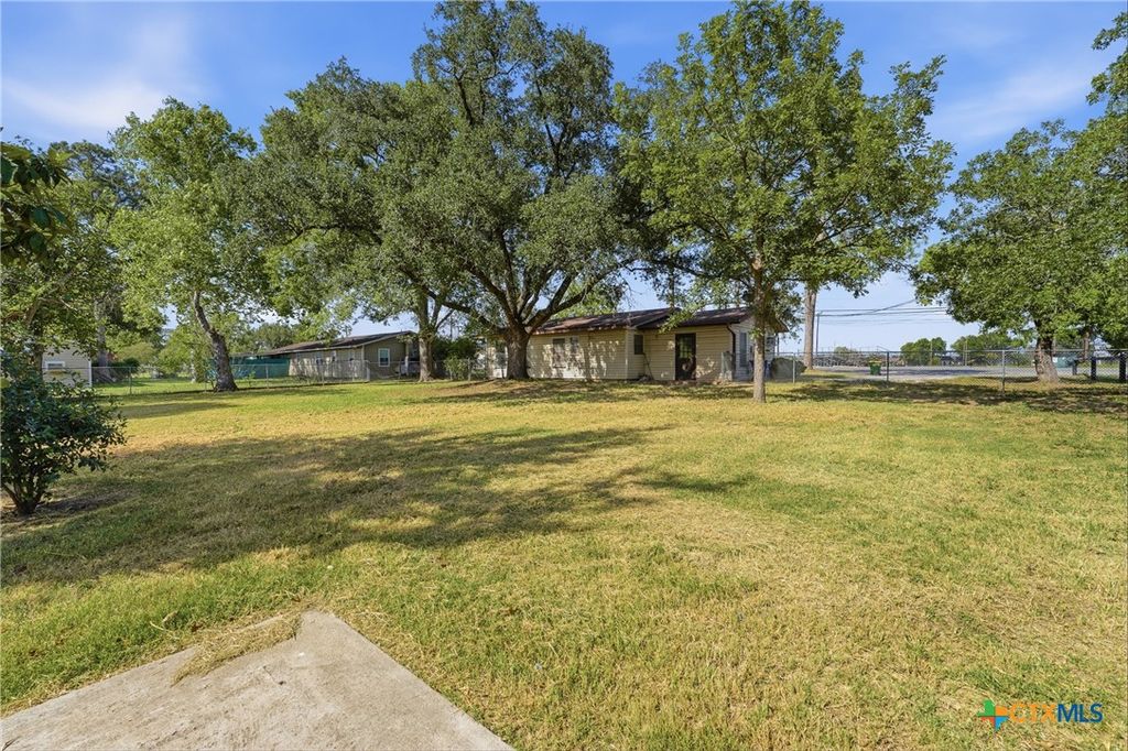 Image 40 of property listing at 1603 Seydler Street, Gonzales, TX 78629