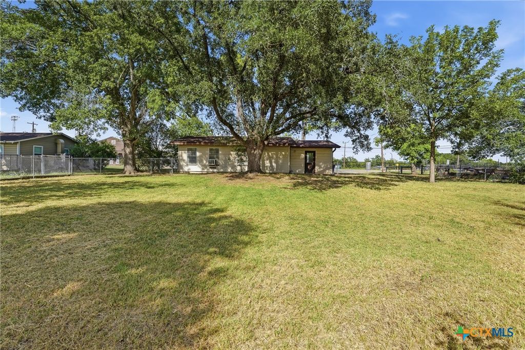 Image 41 of property listing at 1603 Seydler Street, Gonzales, TX 78629
