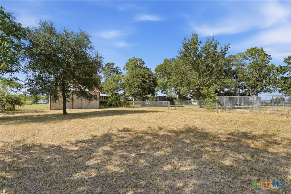 Image 44 of property listing at 1603 Seydler Street, Gonzales, TX 78629