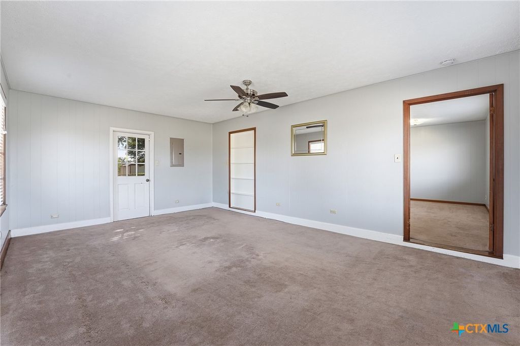 Image 7 of property listing at 1603 Seydler Street, Gonzales, TX 78629