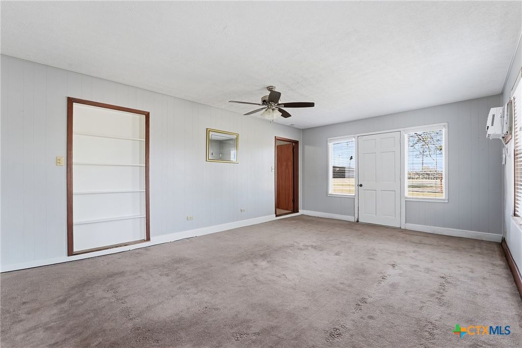Image 9 of property listing at 1603 Seydler Street, Gonzales, TX 78629