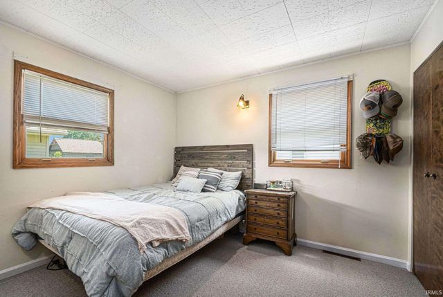 10461 N Moore Street, Syracuse, IN 46567