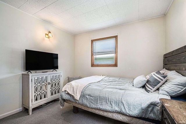10461 N Moore Street, Syracuse, IN 46567