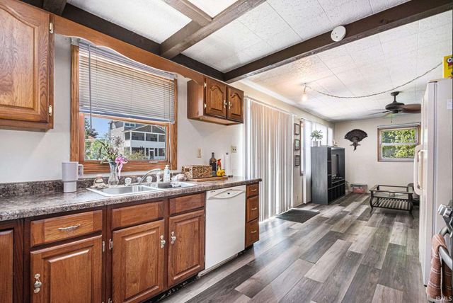 10461 N Moore Street, Syracuse, IN 46567