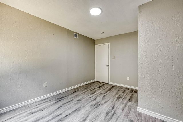 5962 Willow Glen Drive, Houston, TX 77033