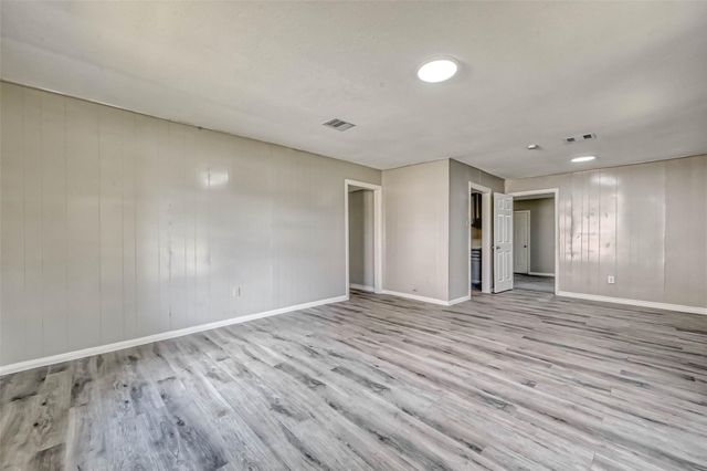 5962 Willow Glen Drive, Houston, TX 77033