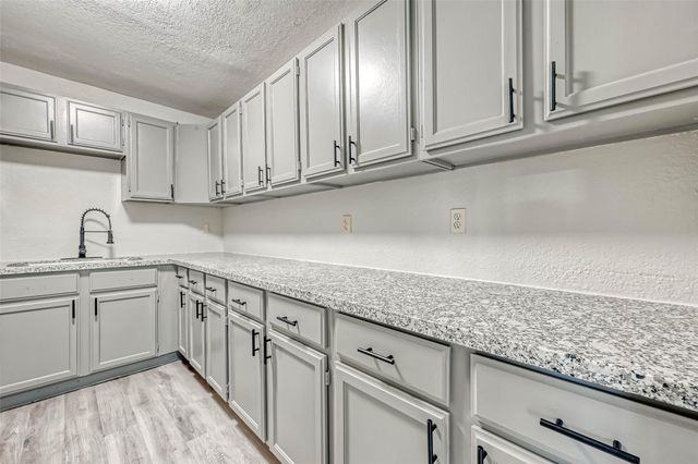 5962 Willow Glen Drive, Houston, TX 77033