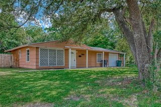5962 Willow Glen Drive, Houston, TX 77033