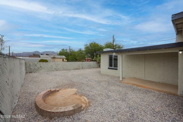 4243 E Los Robles, Tucson, AZ 85712