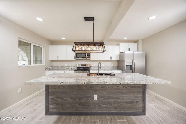 4243 E Los Robles, Tucson, AZ 85712