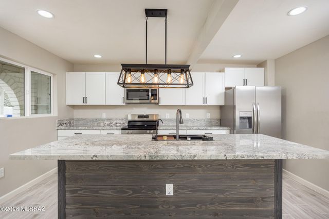 4243 E Los Robles, Tucson, AZ 85712