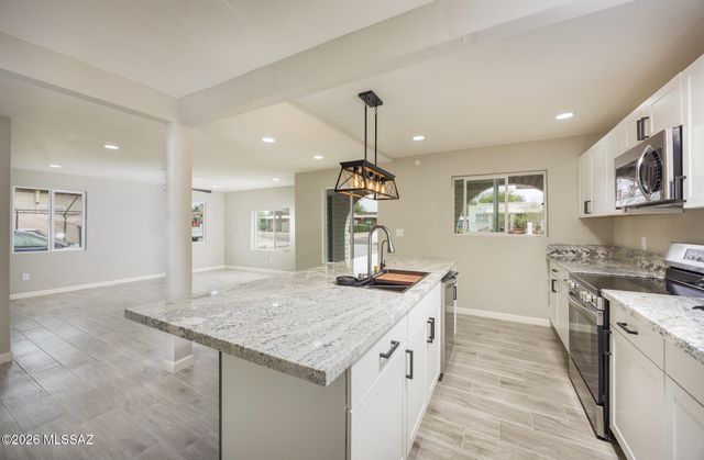 4243 E Los Robles, Tucson, AZ 85712