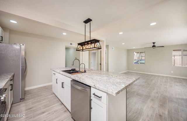 4243 E Los Robles, Tucson, AZ 85712