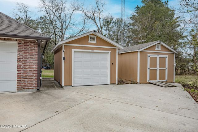 1098 Timber Trails Road, Breaux Bridge, LA 70517