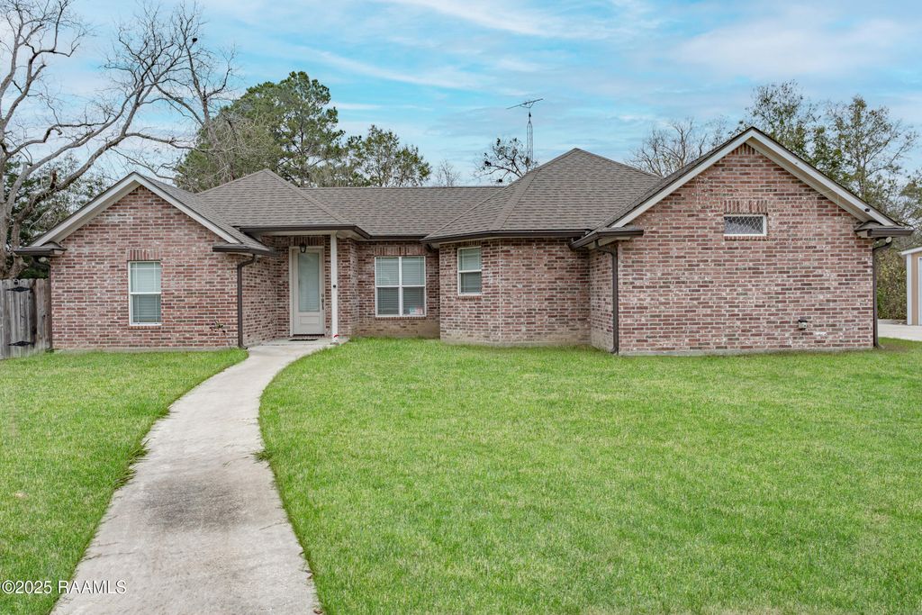 1098 Timber Trails Road, Breaux Bridge, LA 70517