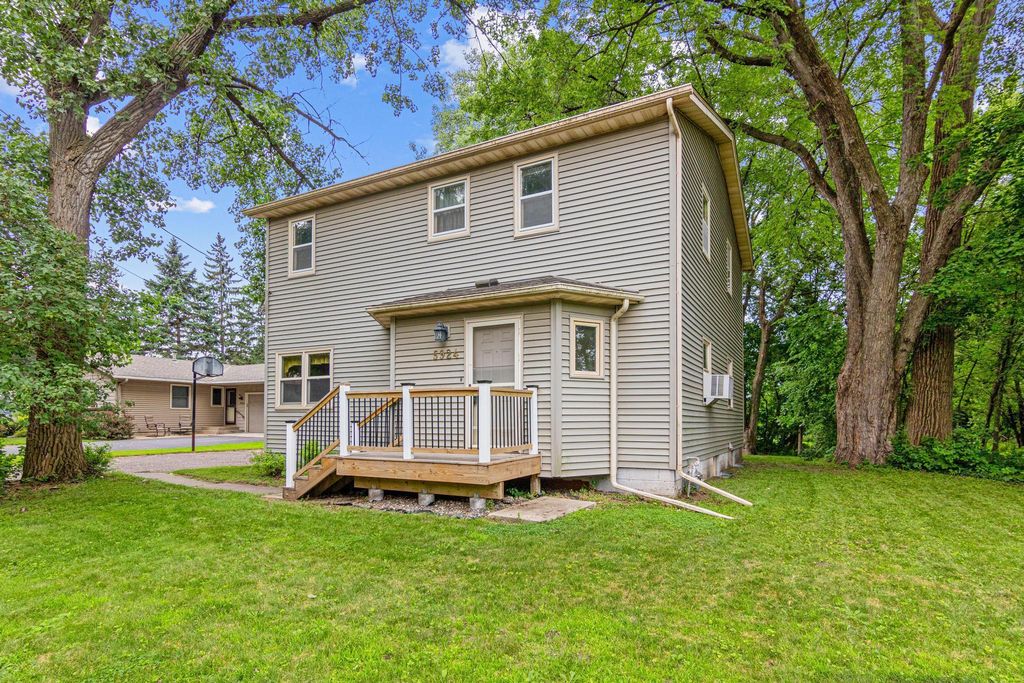 5924 Oakwood Manor NE, Fridley, MN 55432