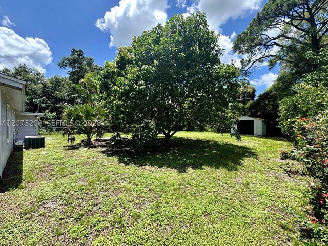346 Muskegon Ave, Fort Myers, FL 33905