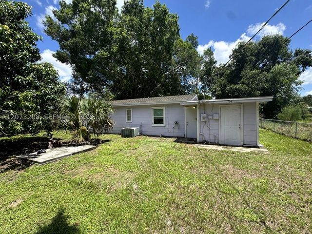 346 Muskegon Ave, Fort Myers, FL 33905