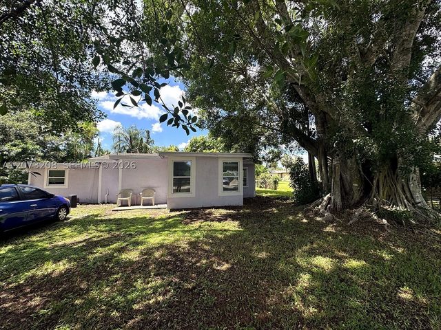 346 Muskegon Ave, Fort Myers, FL 33905