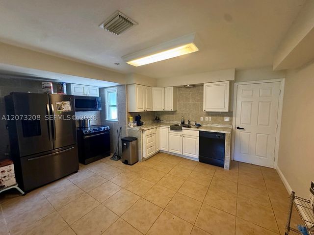 346 Muskegon Ave, Fort Myers, FL 33905