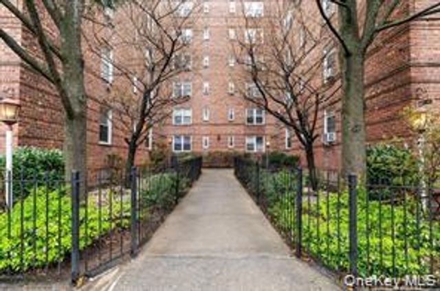 134-30 Franklin Avenue 5H, Flushing, NY 11355