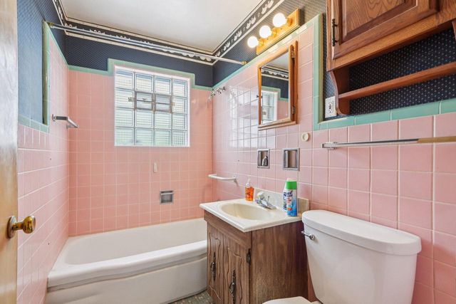 3955 N 79th STREET, Milwaukee, WI 53222