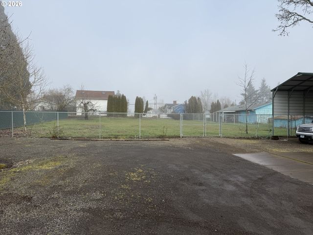 S 2nd St, Carlton, OR 97111