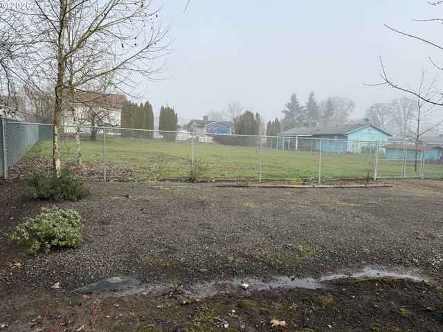 S 2nd St, Carlton, OR 97111