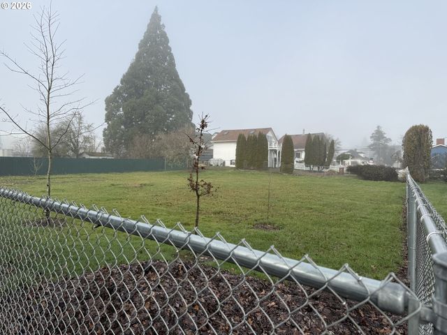 S 2nd St, Carlton, OR 97111