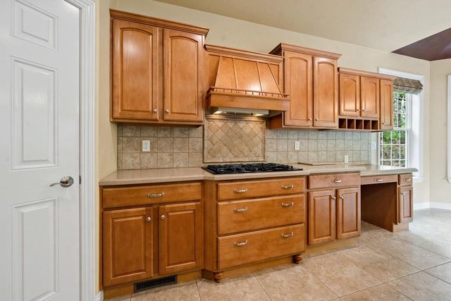 1568 KINGSWOOD DRIVE, Neenah, WI 54956