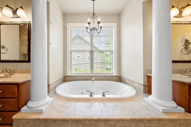 1568 KINGSWOOD DRIVE, Neenah, WI 54956